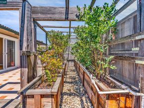 4380 Saint Charles Pl, Concord CA 94521
