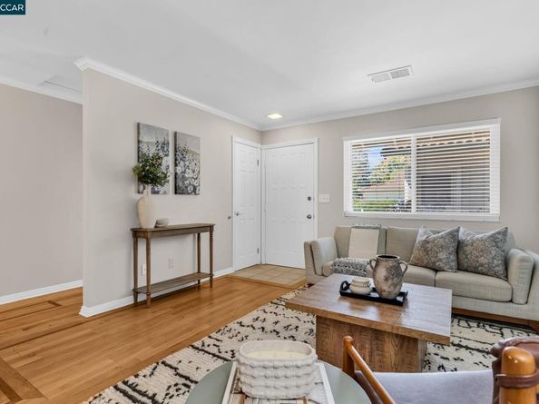 4380 Saint Charles Pl, Concord CA 94521