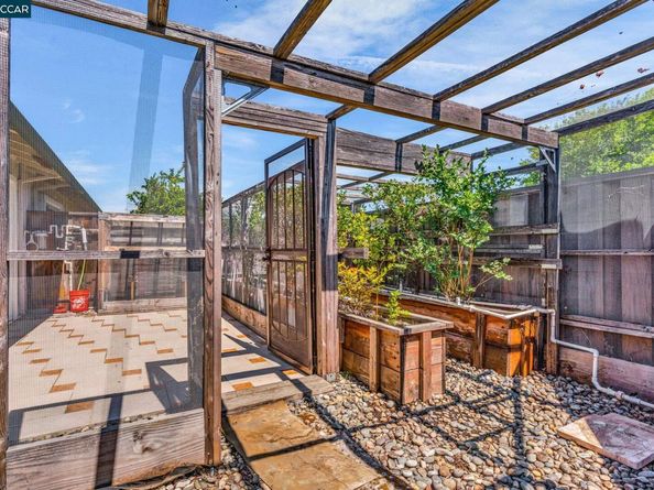 4380 Saint Charles Pl, Concord CA 94521