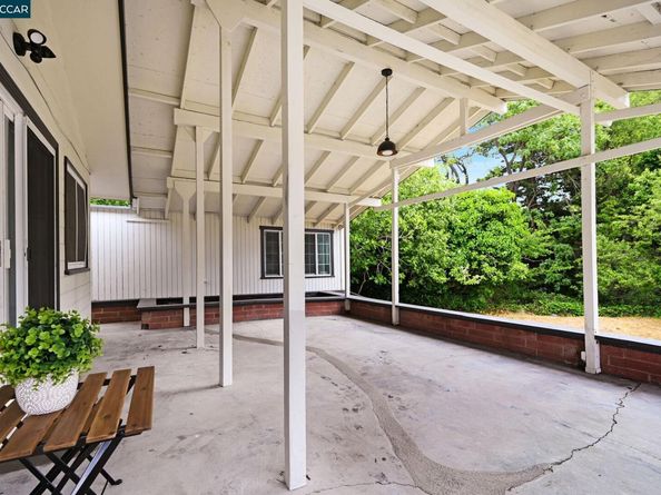 2326 Estrella Ct, Pinole CA 94564