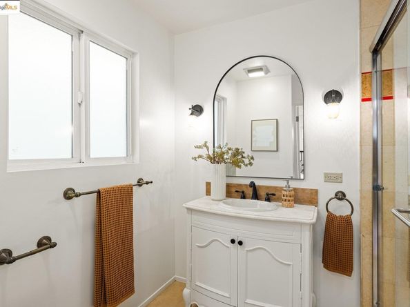 6342 Doran Dr, Oakland CA 94611