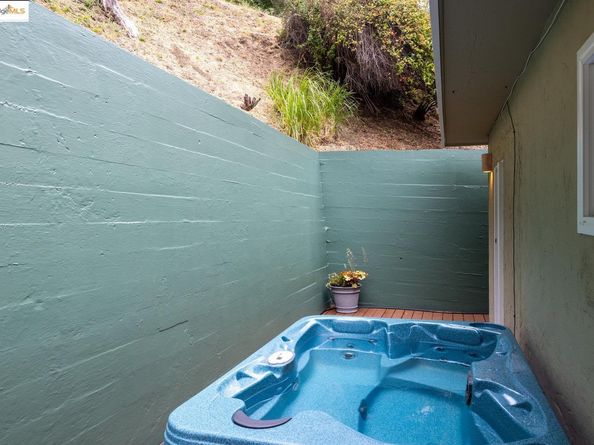 6342 Doran Dr, Oakland CA 94611