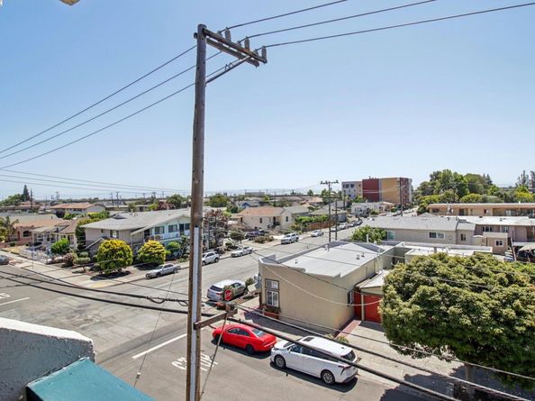 398 Parrott St 302, San Leandro CA 94577