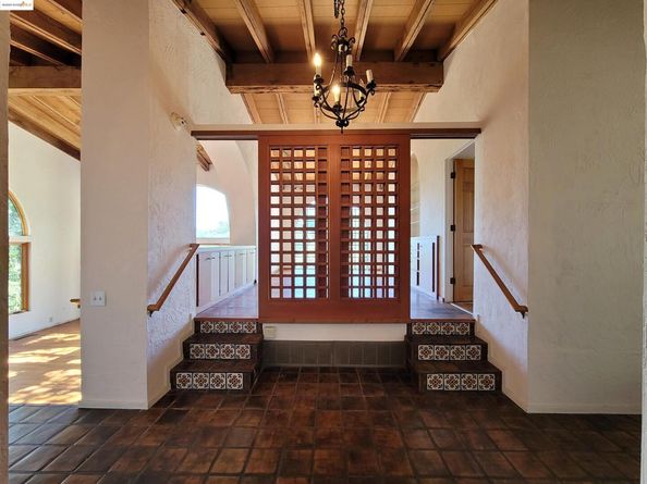 40 Hilldale Ct, Orinda CA 94563