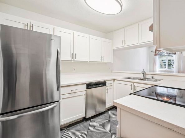 760 Canyon Oaks Dr D, Oakland CA 94605