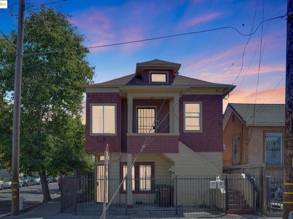 2542 Filbert St, Oakland CA 94607