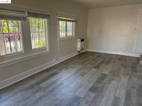 2542 Filbert St, Oakland CA 94607