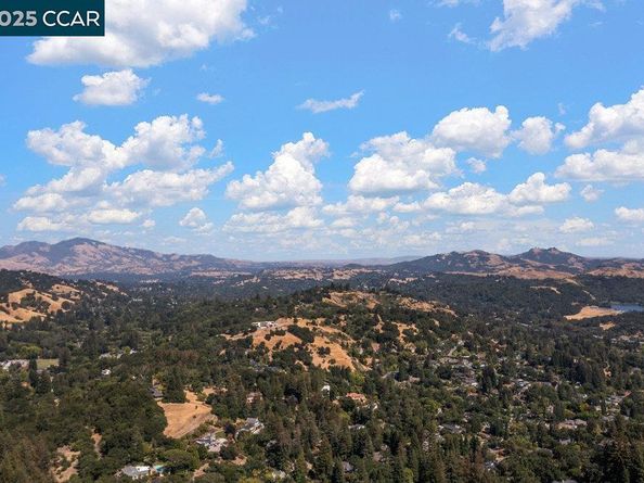 3949 Canyon Rd, Lafayette CA 94549