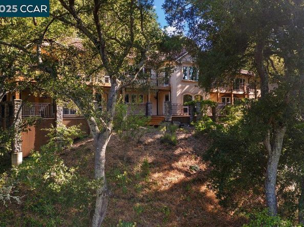 3949 Canyon Rd, Lafayette CA 94549