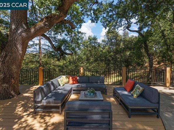 3949 Canyon Rd, Lafayette CA 94549