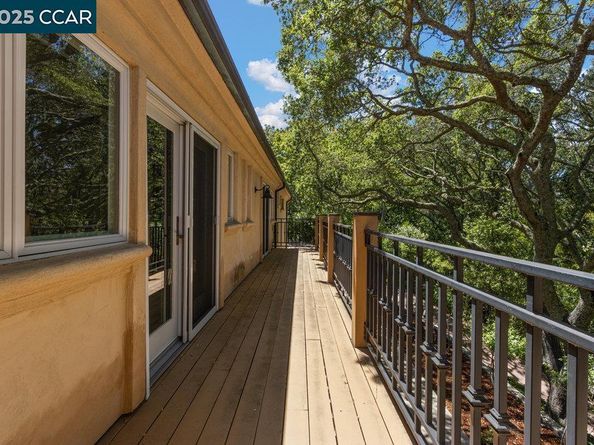 3949 Canyon Rd, Lafayette CA 94549