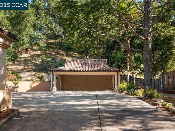 3949 Canyon Rd, Lafayette CA 94549