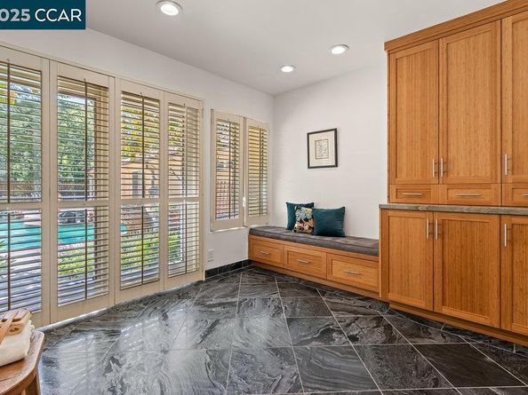 3949 Canyon Rd, Lafayette CA 94549