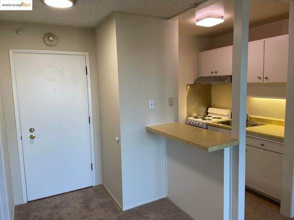 Undisclosed Address #41108229, Emeryville CA 94608