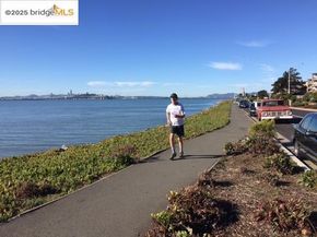 Undisclosed Address #41108229, Emeryville CA 94608