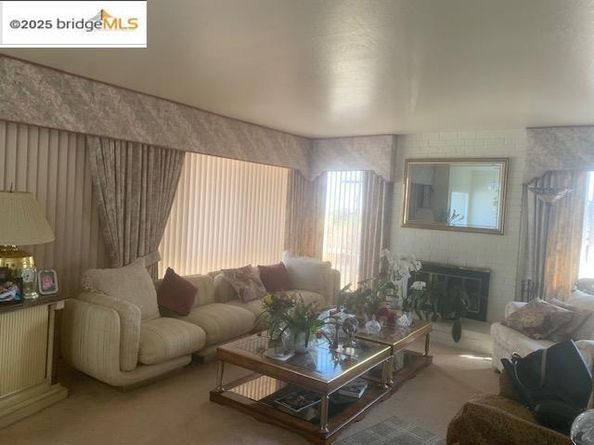 25 Woodcliff Ct, Oakland CA 94605