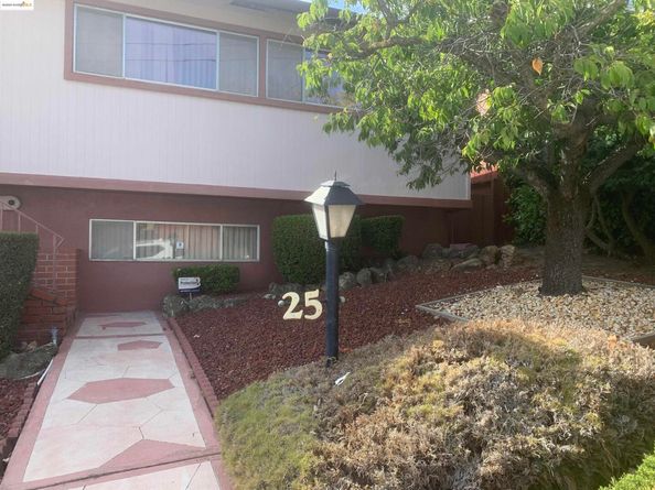 25 Woodcliff Ct, Oakland CA 94605