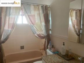 25 Woodcliff Ct, Oakland CA 94605