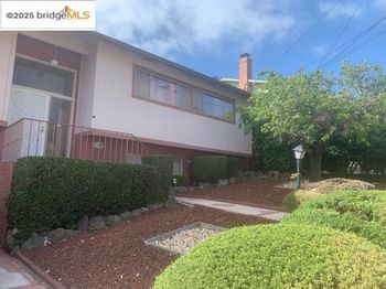 25 Woodcliff Ct