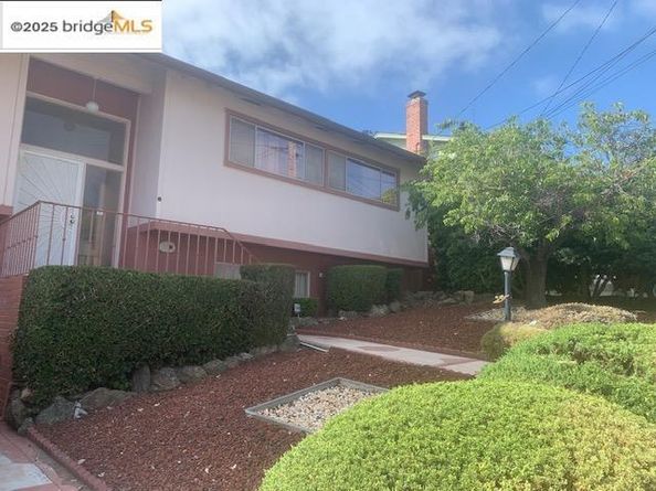 25 Woodcliff Ct, Oakland CA 94605
