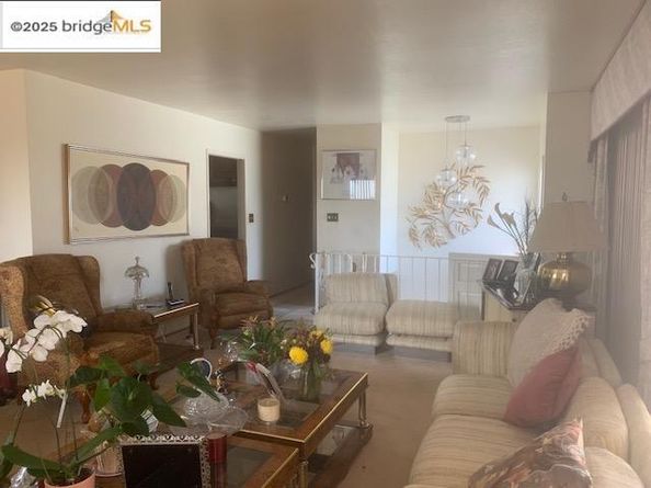 25 Woodcliff Ct, Oakland CA 94605