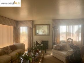 25 Woodcliff Ct, Oakland CA 94605