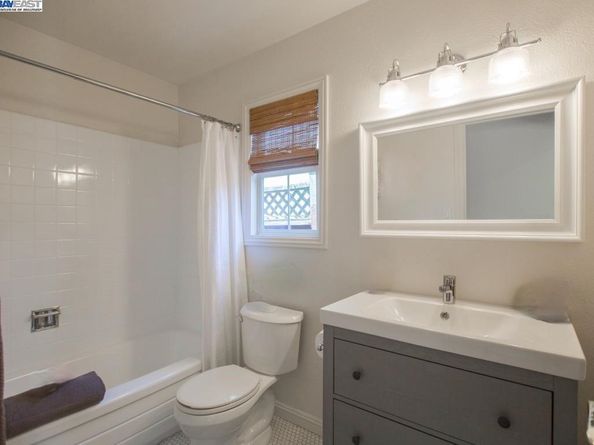 1718 Schiller St, Alameda CA 94501