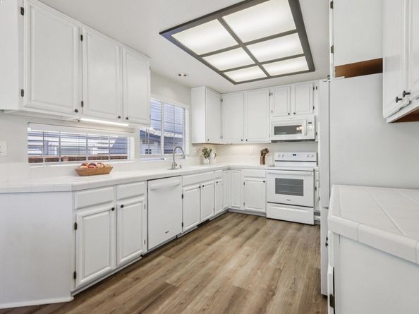 974 Clinton Pl, Pleasanton CA 94566