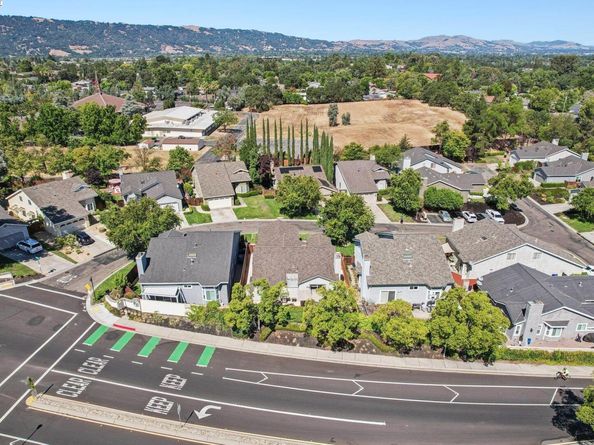 974 Clinton Pl, Pleasanton CA 94566