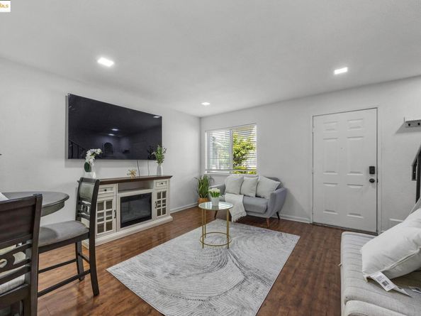 21564 Meekland ave 19, Hayward CA 94541