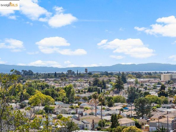 9949 Lawlor St, Oakland CA 94605