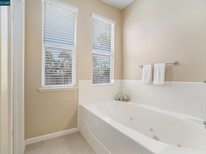 121 St Nazaire Ct, Martinez CA 94553