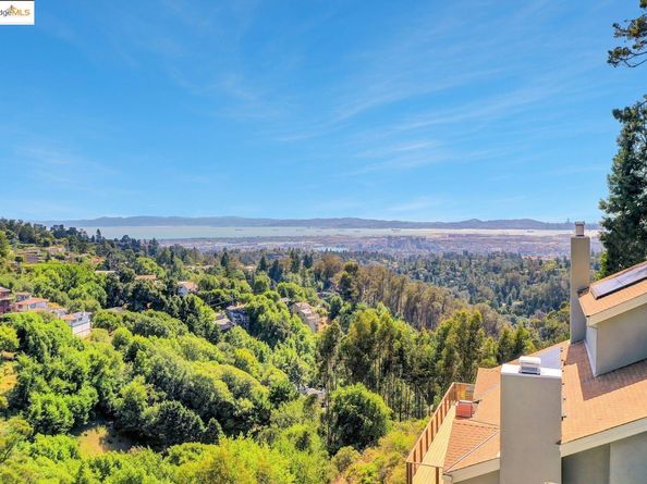 7075 Elverton Dr, Oakland CA 94611
