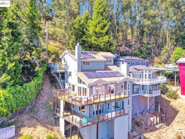 7075 Elverton Dr, Oakland CA 94611