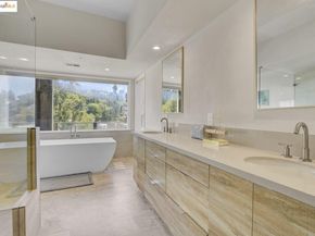 7075 Elverton Dr, Oakland CA 94611