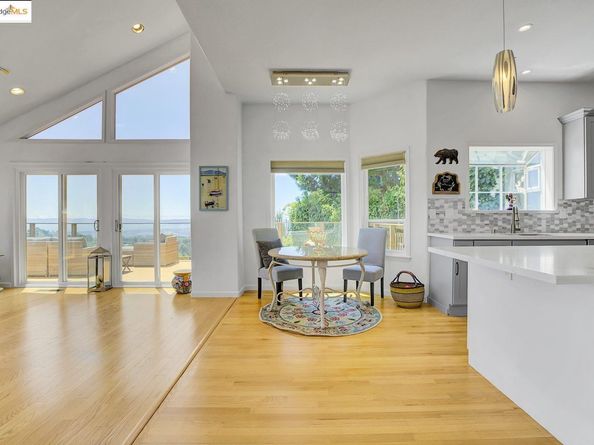 7075 Elverton Dr, Oakland CA 94611