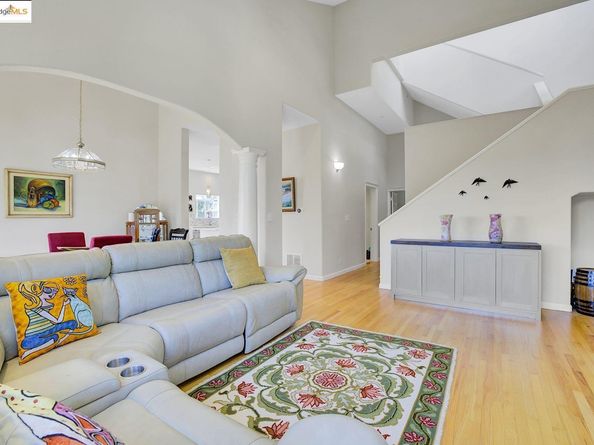 7075 Elverton Dr, Oakland CA 94611
