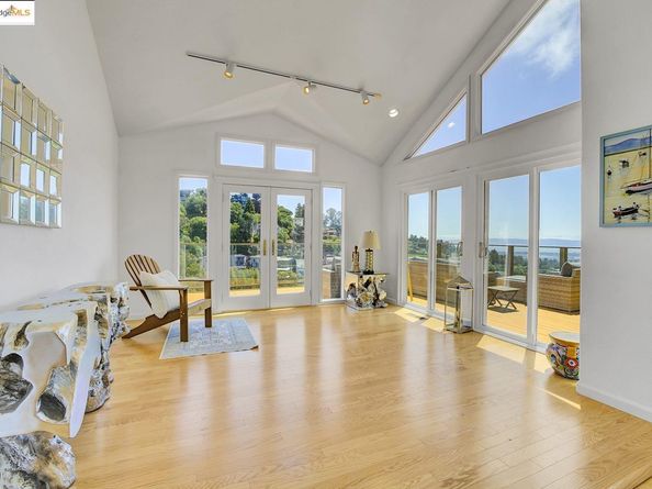 7075 Elverton Dr, Oakland CA 94611