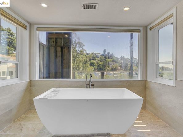 7075 Elverton Dr, Oakland CA 94611