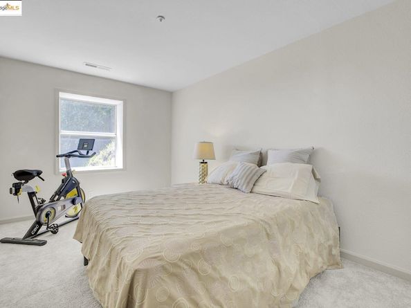 7075 Elverton Dr, Oakland CA 94611