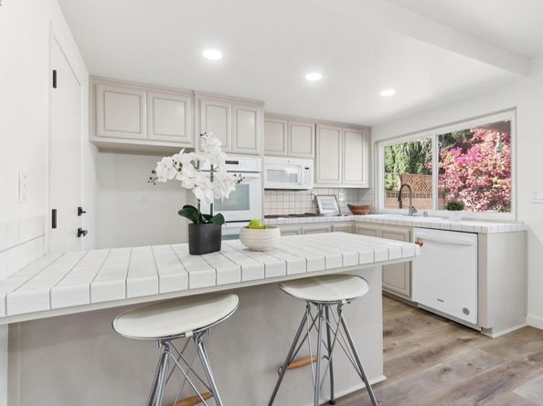 37690 Los Arboles Dr, Fremont CA 94536