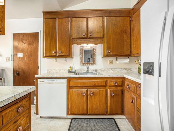 836 Hawthorne Dr, Rodeo CA 94572