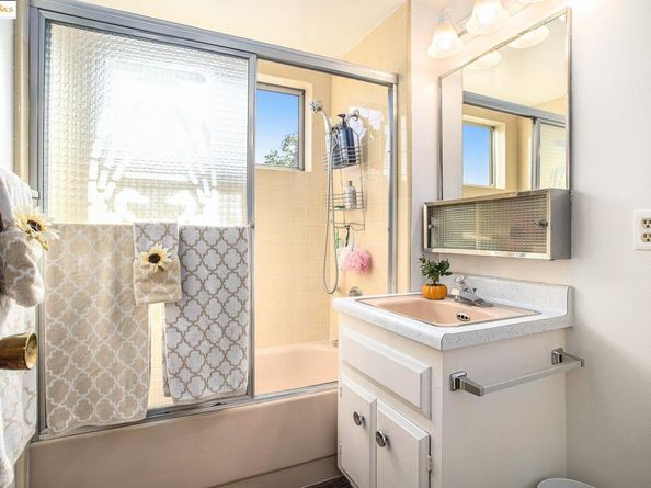 836 Hawthorne Dr, Rodeo CA 94572