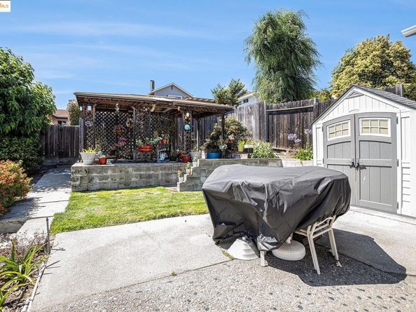 836 Hawthorne Dr, Rodeo CA 94572