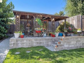 836 Hawthorne Dr, Rodeo CA 94572