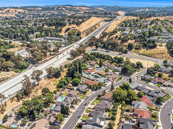 836 Hawthorne Dr, Rodeo CA 94572