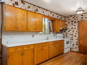 1424 Walnut St, Alameda CA 94501