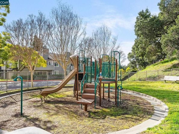 635 Canyon Oaks Dr A, Oakland CA 94605