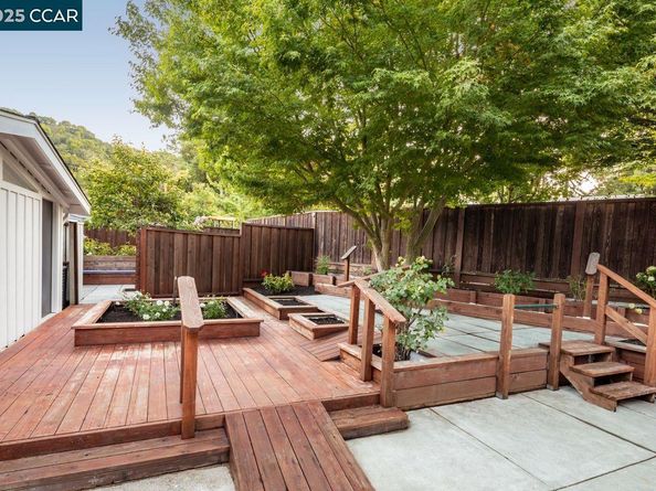 12 Dos Encinas, Orinda CA 94563