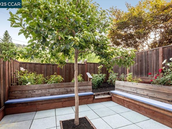 12 Dos Encinas, Orinda CA 94563